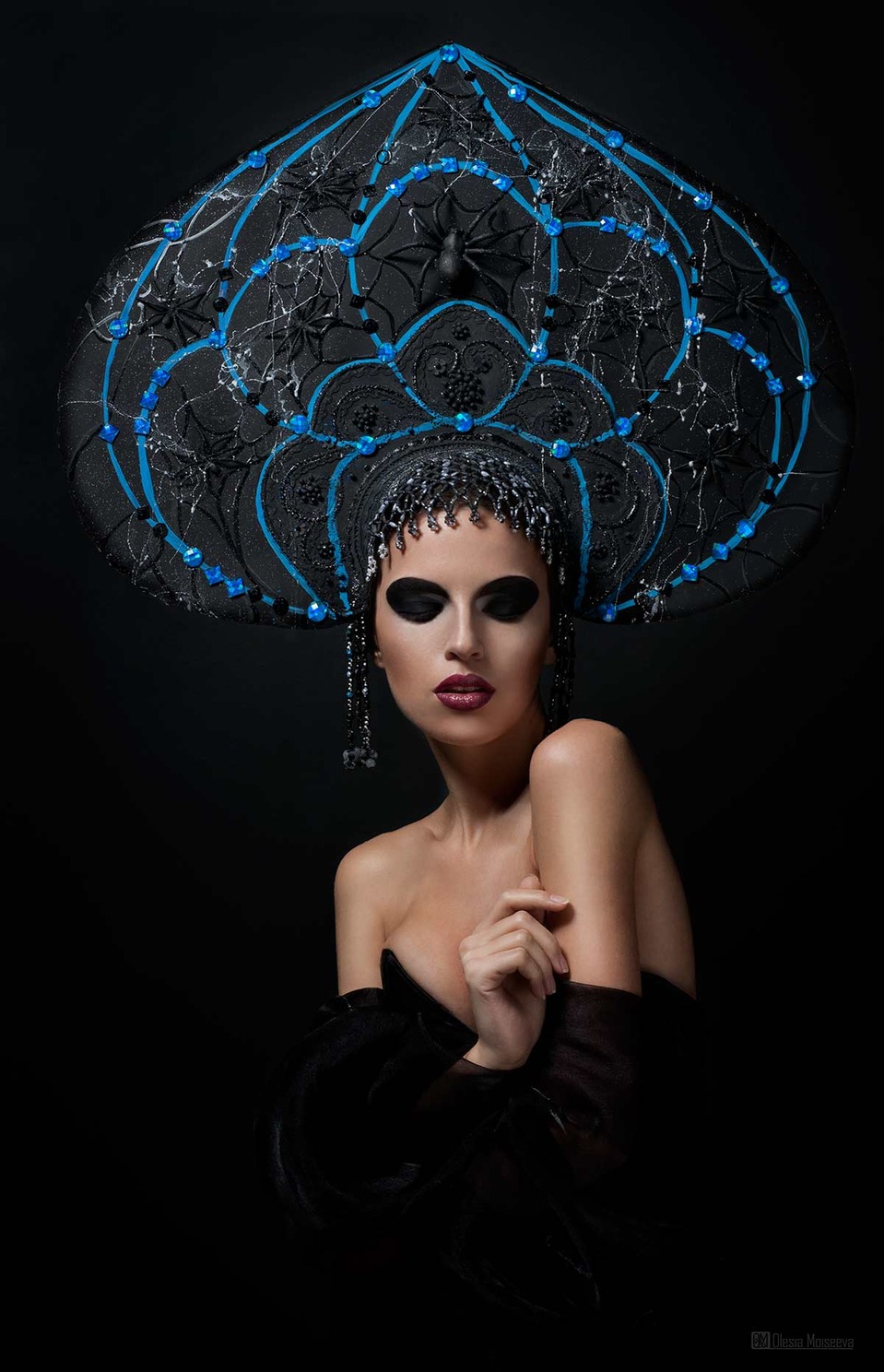 woman-black widow in a kokoshnik | model , woman, black, make-up , kokoshnik, black widow, spider, pattern, beads, shoulders